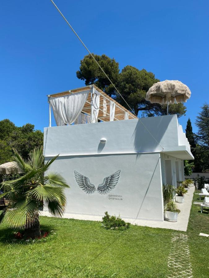 Tropical Bed & Breakfast *