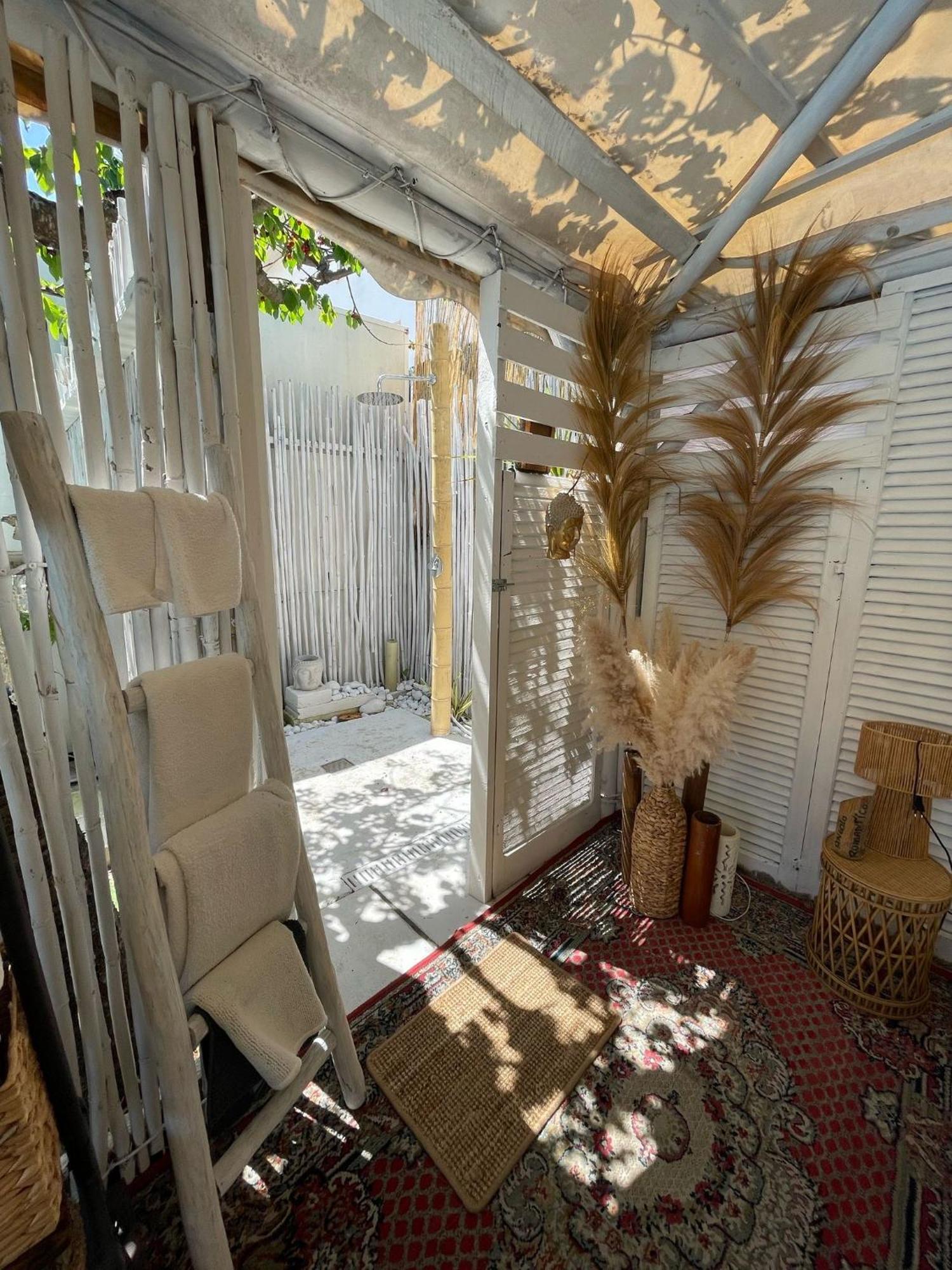 Tropical Bed & Breakfast *